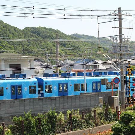 磯ノ浦駅前ゲストハウス 月と空moon And Sky Wakayama Exteriör bild